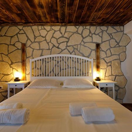 Rustic Apartment Evelin Đảo Krk Ngoại thất bức ảnh